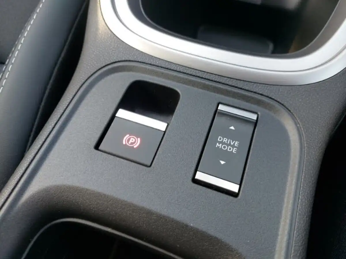 2025-jeep-avenger-12-gse-summit-e-hybrid-48v-auto-big-17