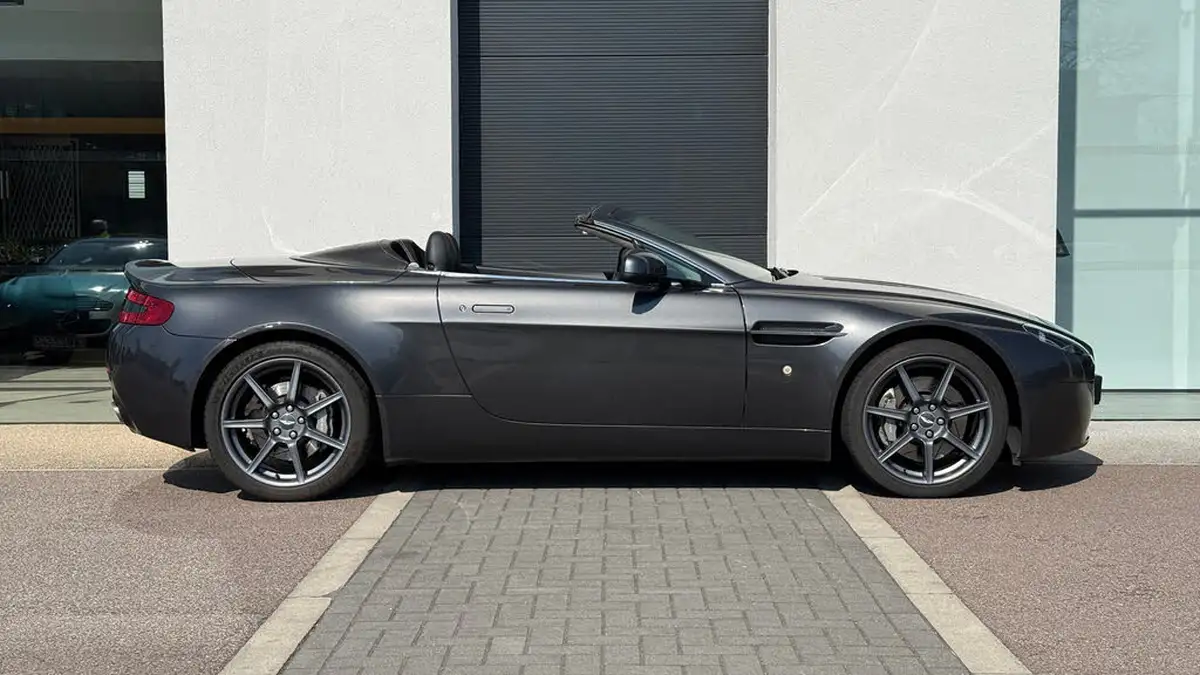2012-aston-martin-vantage-47-roadster-convertible-sportshift-big-14