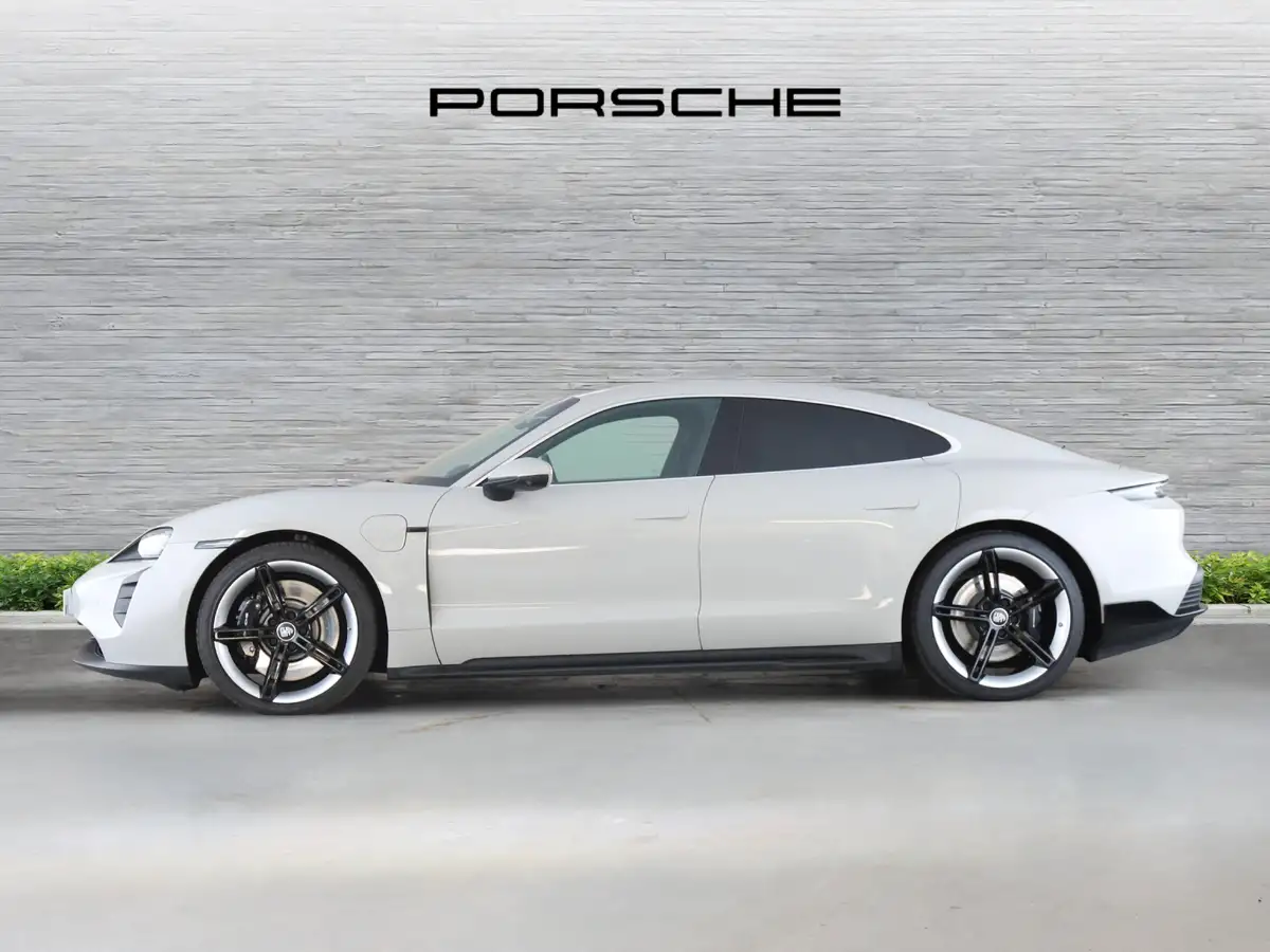 2021-porsche-taycan-e-4s-571ps-performance-battery-plus-big-2