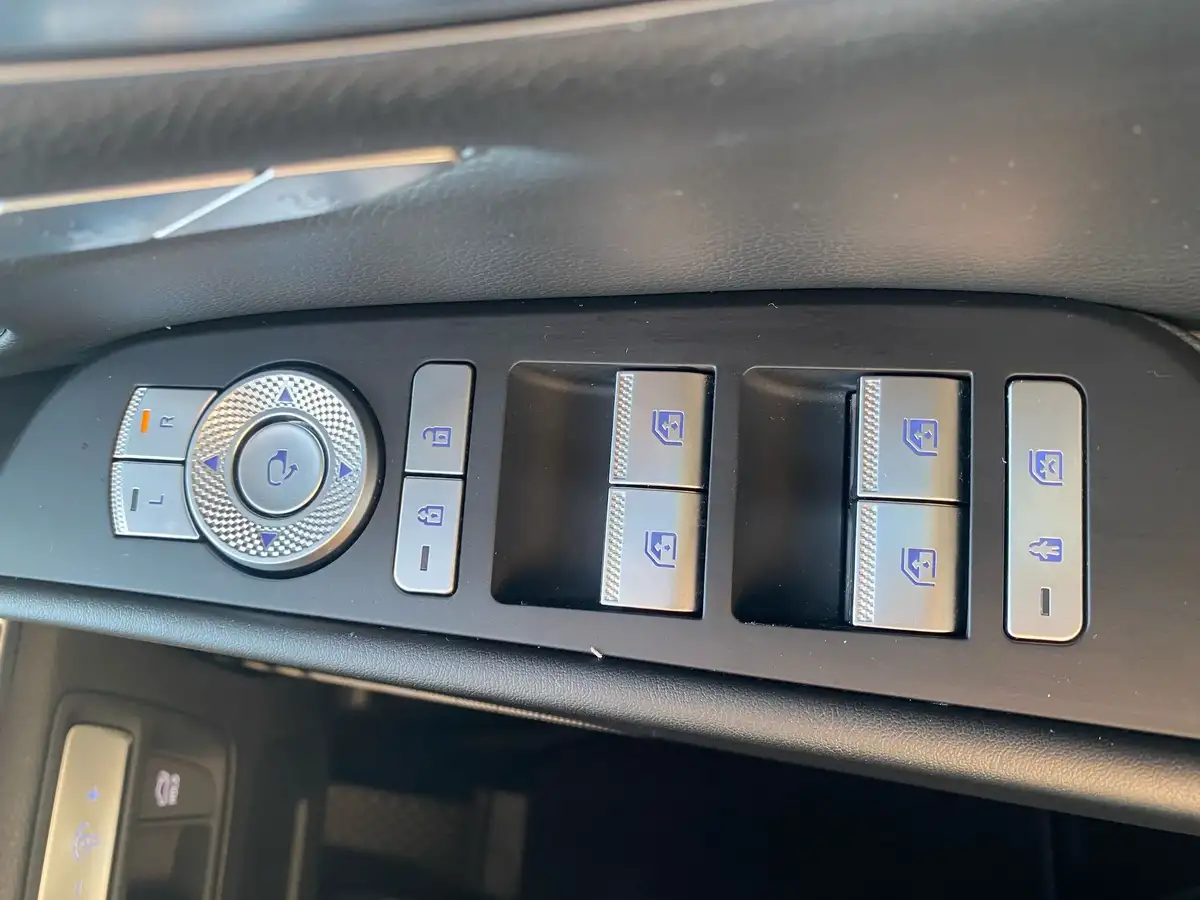 2023-genesis-g80-e-luxury-line-big-36