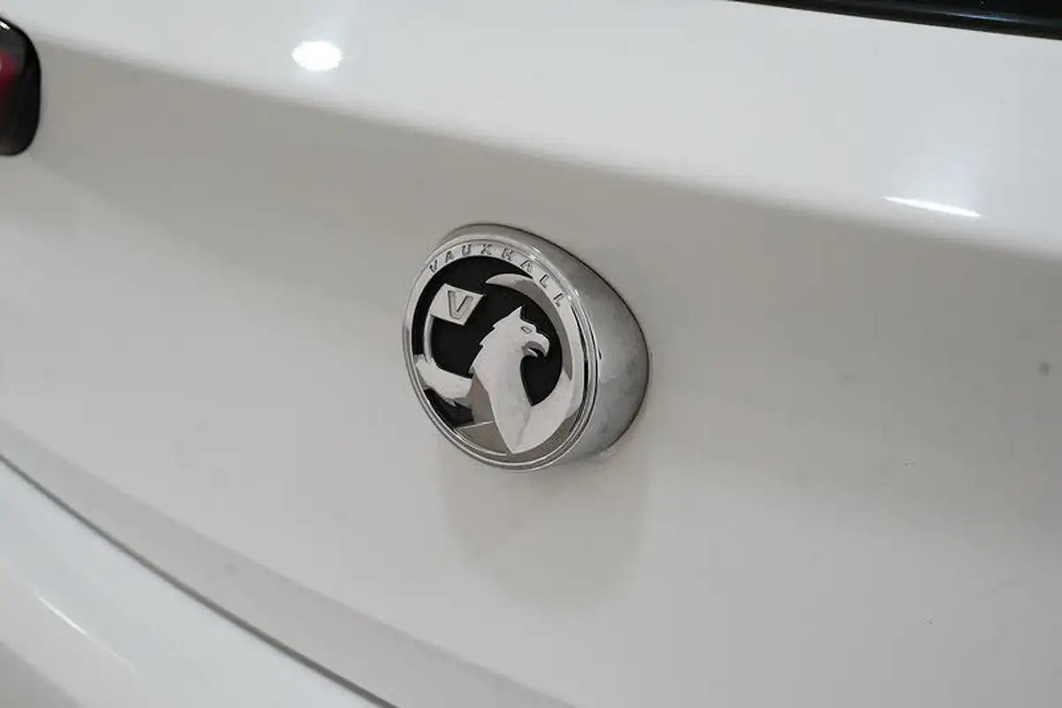2017-vauxhall-astra-14i-sri-hatchback-big-9