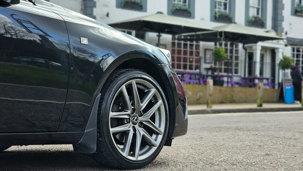 2020-lexus-is-300h-25-f-sport-big-16