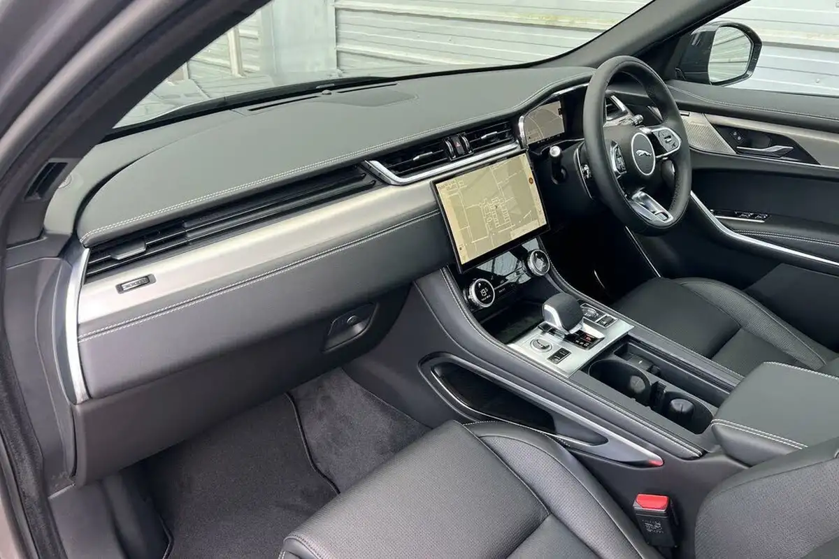 2024-jaguar-f-pace-20-d200-r-dynamic-se-black-90th-anniversary-edition-big-35