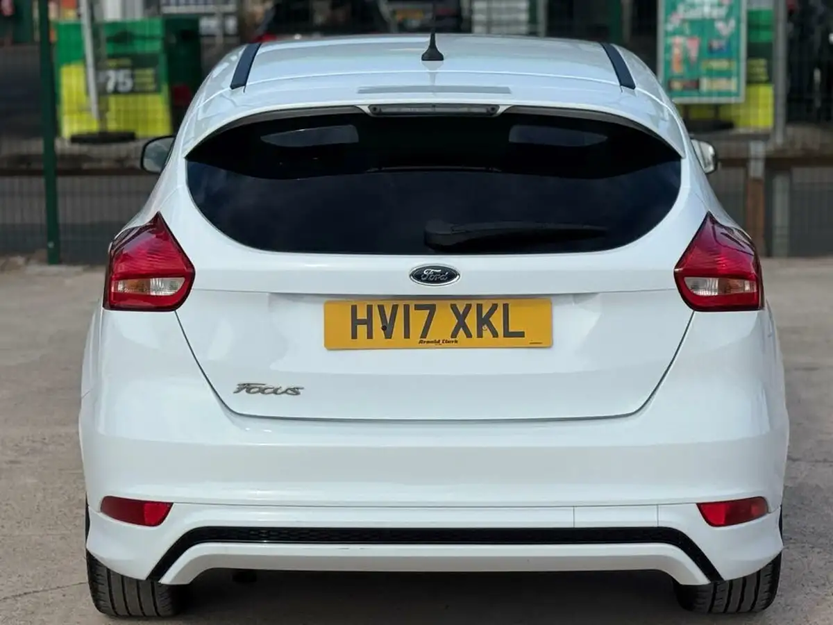 2017-ford-focus-15tdci-st-line-hatchback-big-17