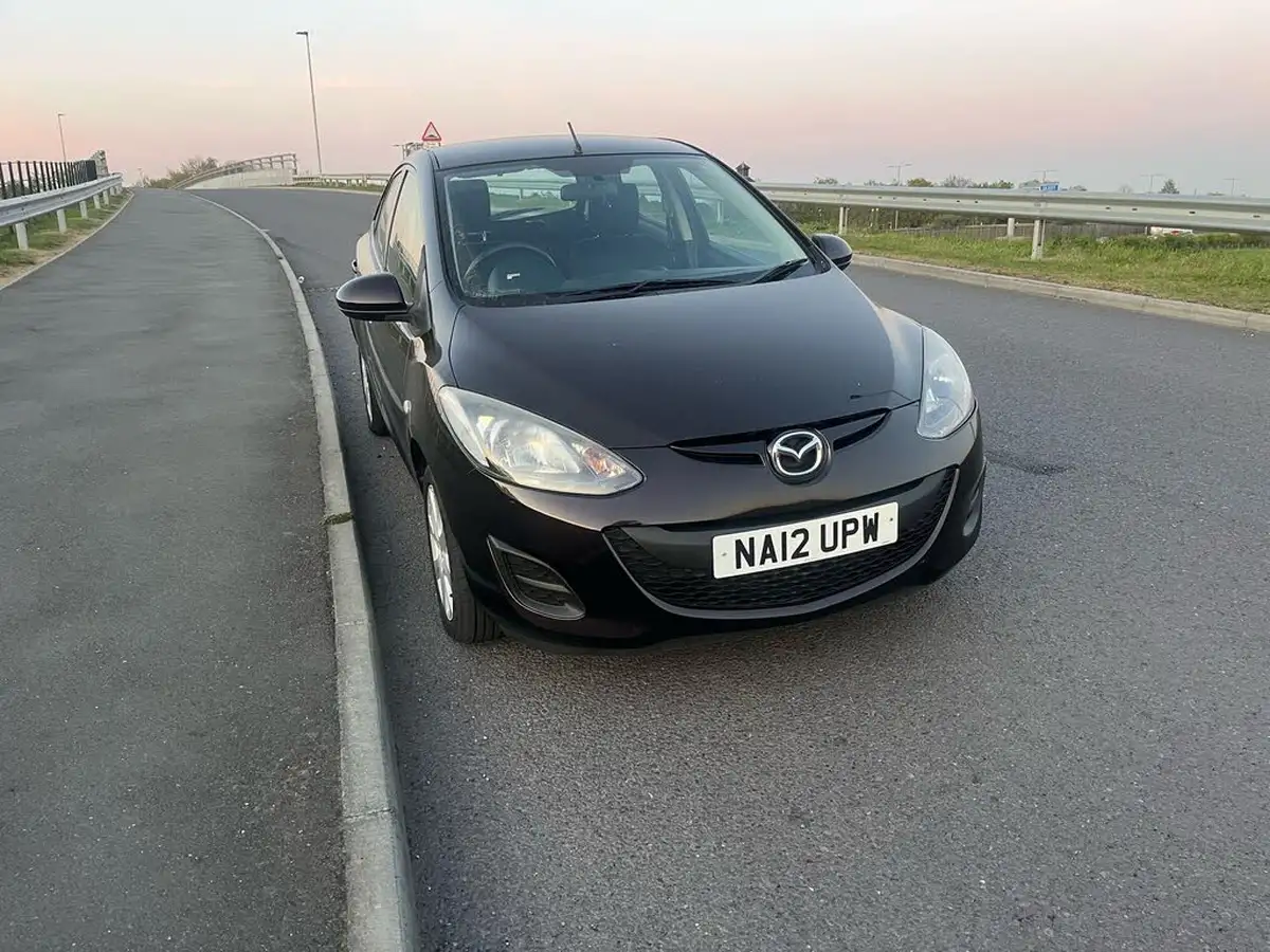 2012-mazda-mazda2-15-ts2-big-10