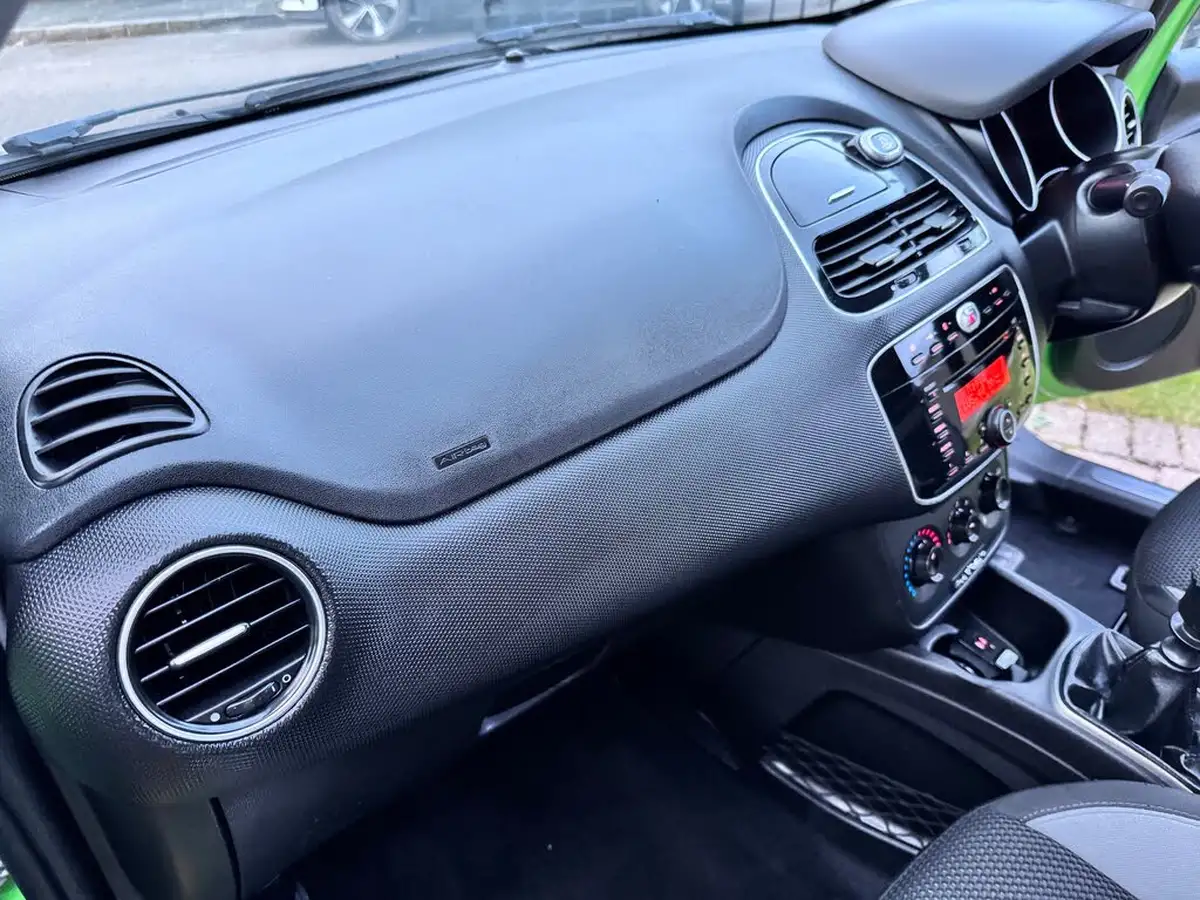 2012-fiat-punto-09-3d-big-51