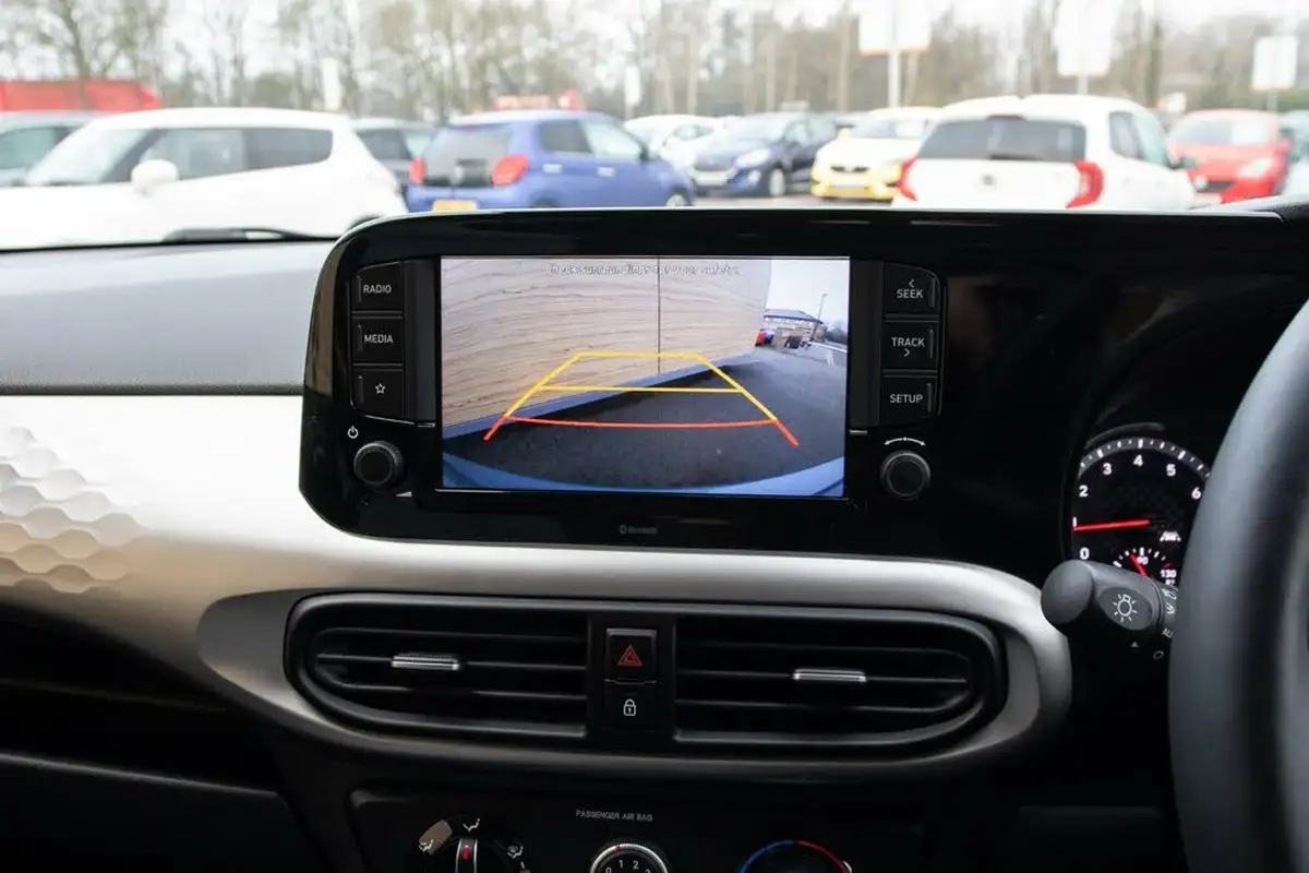 2020-hyundai-i10-10-premium-big-25