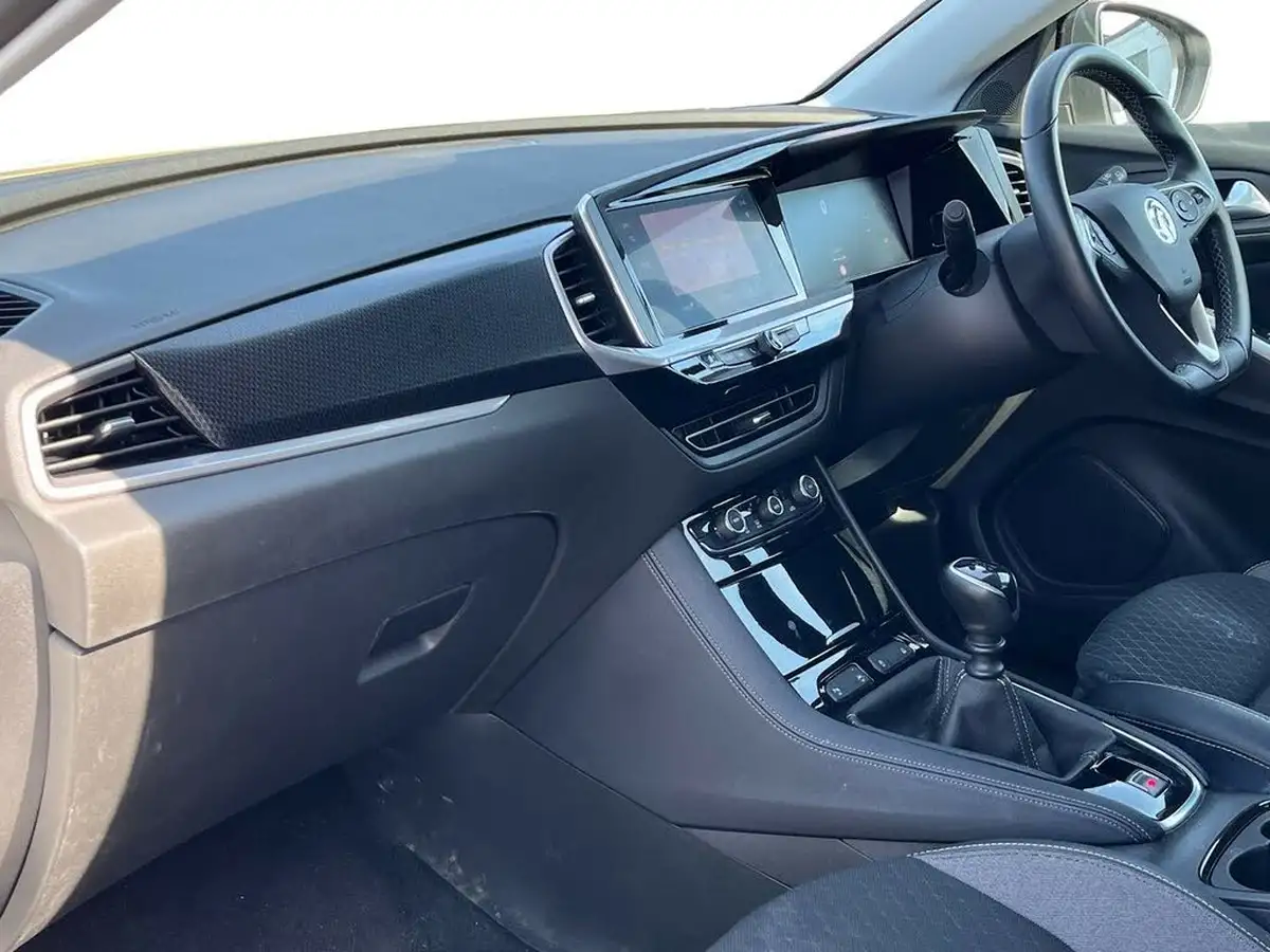2022-vauxhall-grandland-12-sri-big-6