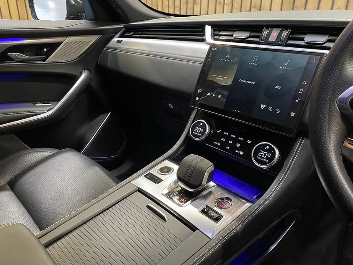 2023-jaguar-f-pace-20-d200-r-dynamic-s-big-27