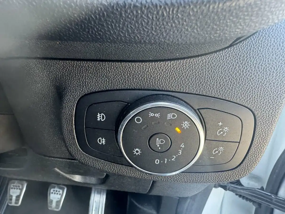 2019-ford-fiesta-10t-st-line-x-125ps-5d-big-38