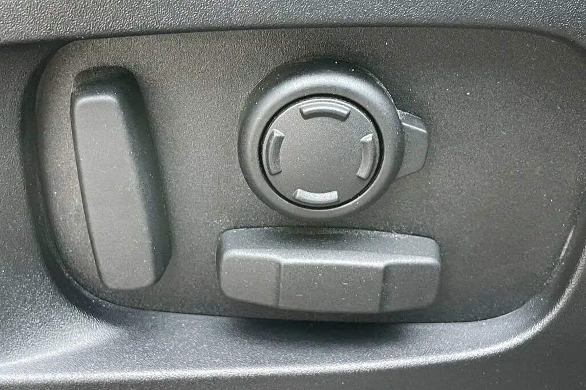 2023-land-rover-110-defender-30-d300-hard-top-x-dynamic-hse-110-big-51