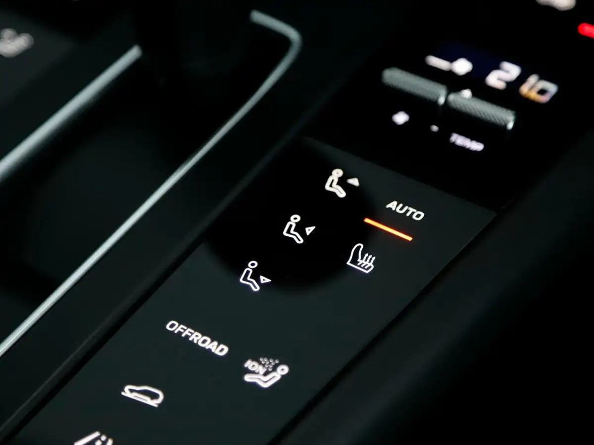 2023-porsche-macan-20-big-27