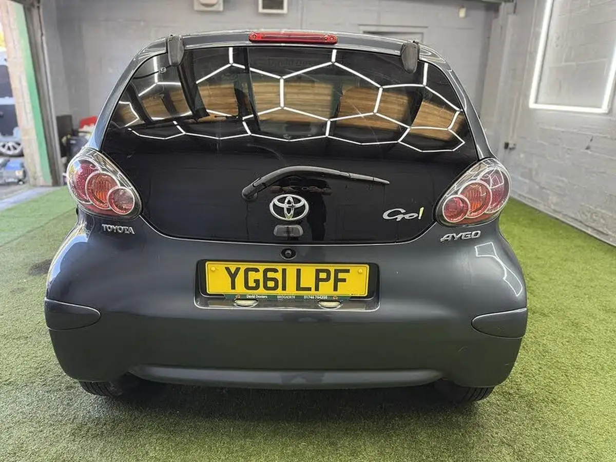 2011-toyota-aygo-10-aygo-go-vvt-i-5d-big-12