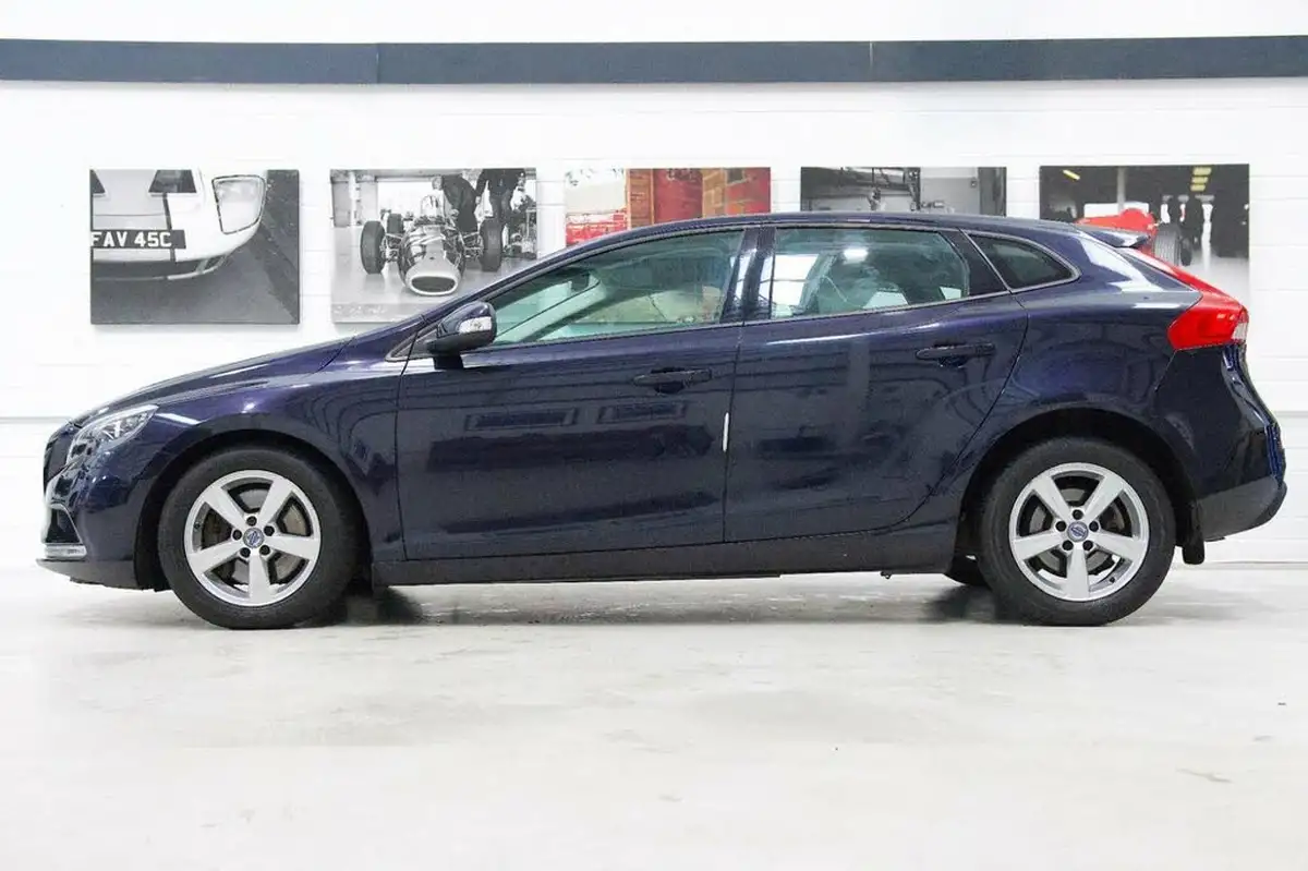 2015-volvo-v40-20td-d2-es-nav-geartronic-big-5