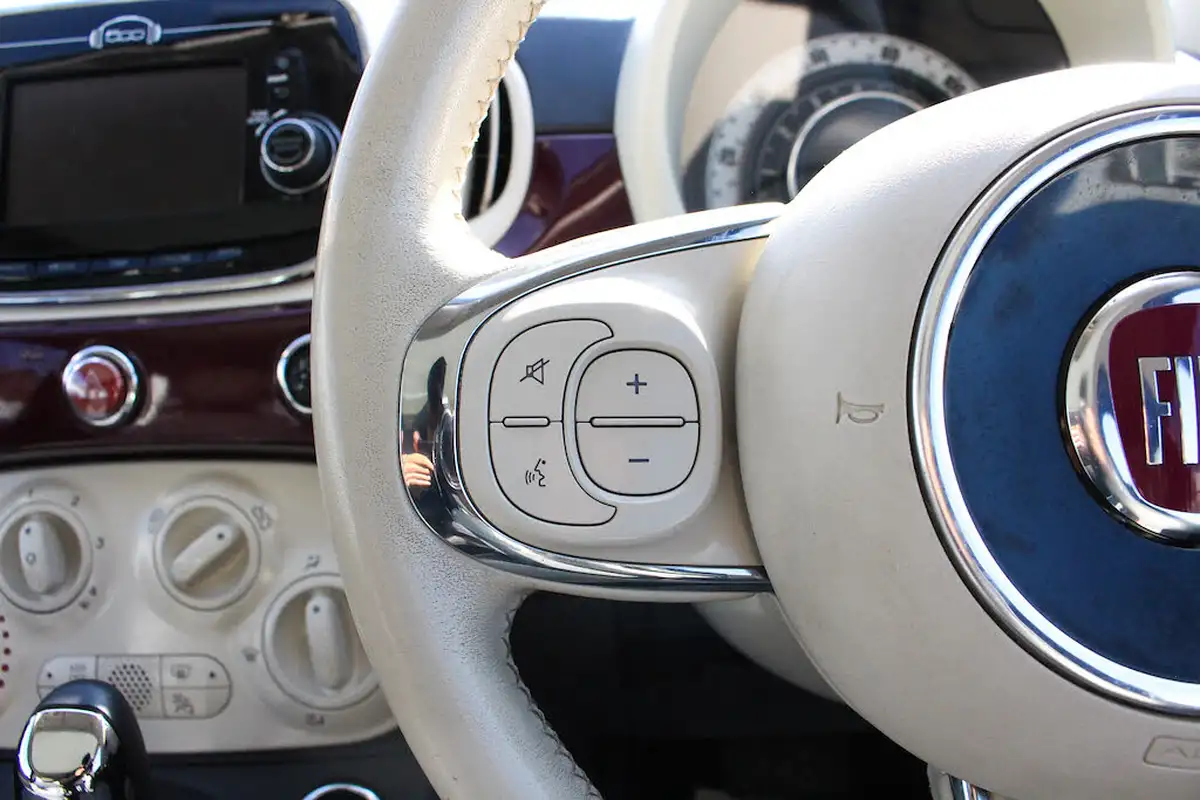 2016-fiat-500-12-lounge-dualogic-big-33