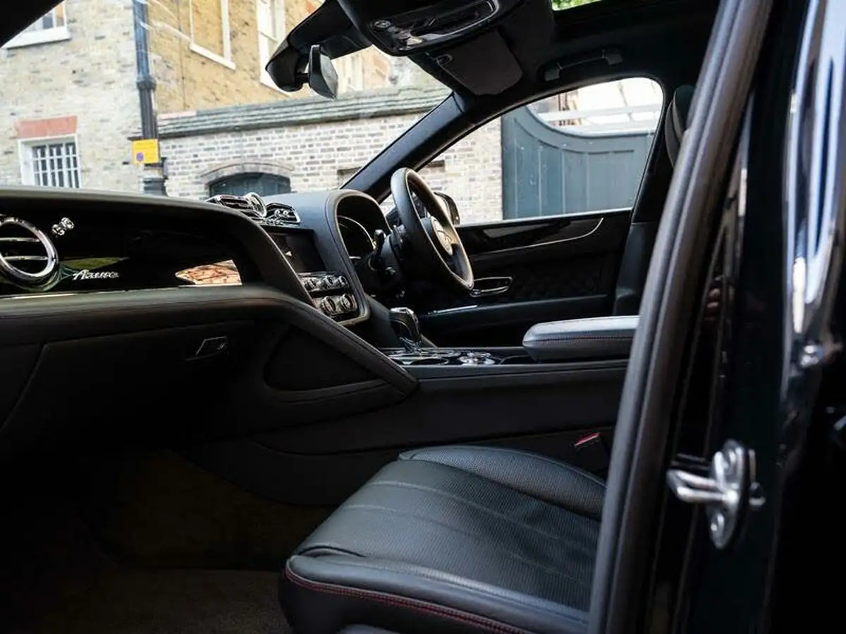 2023-bentley-bentayga-40-v8-big-1
