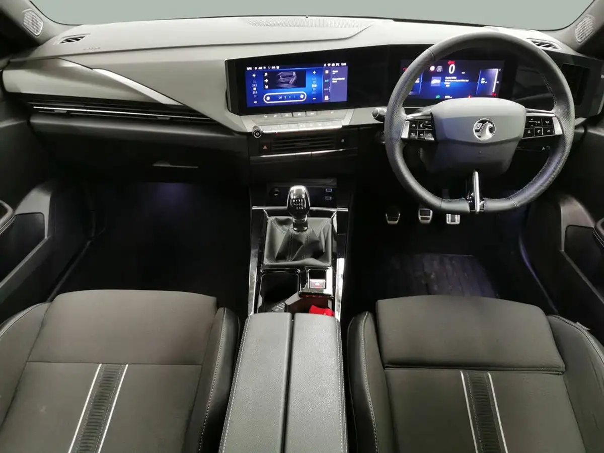 2023-vauxhall-astra-12-turbo-gs-hatchback-big-1