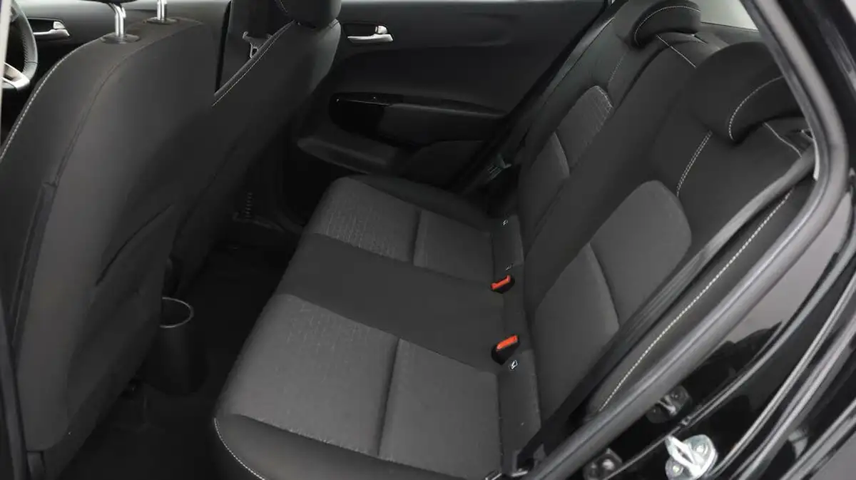 2021-kia-picanto-10-2-big-15