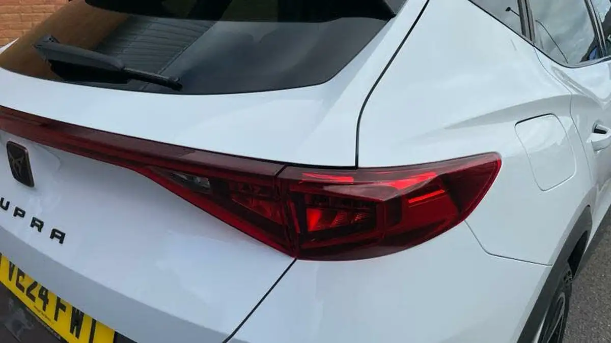 2024-cupra-formentor-14-e-hybrid-v1-big-26