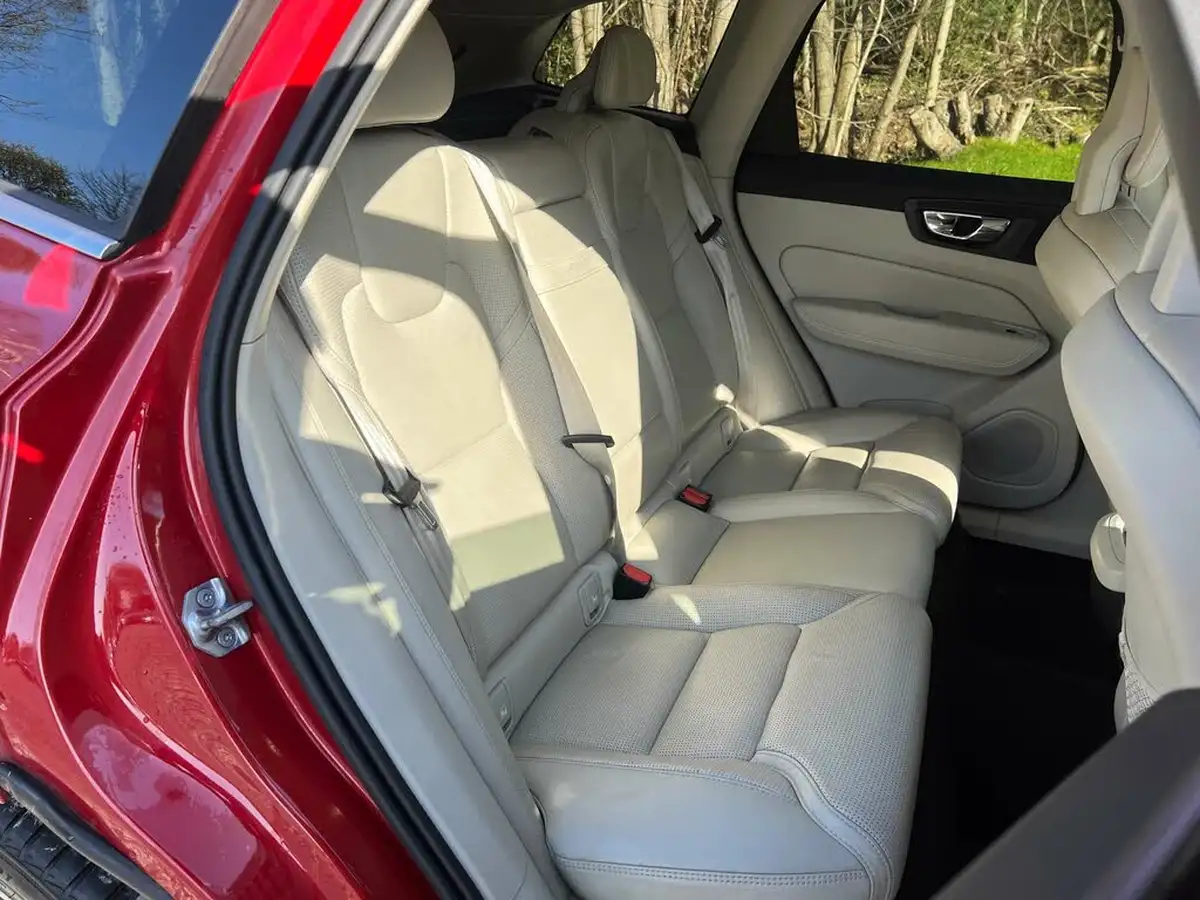 2018-volvo-xc60-20td-d4-inscription-pro-4x4-geartronic-big-12