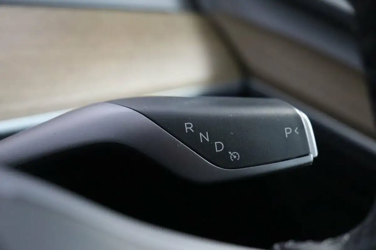 2023-tesla-model-y-e-rwd-big-24