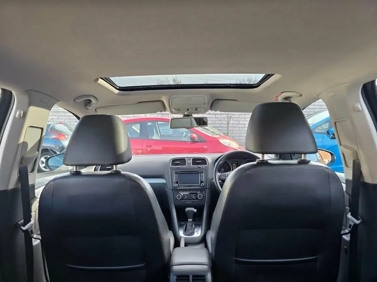 2009-volkswagen-golf-big-13