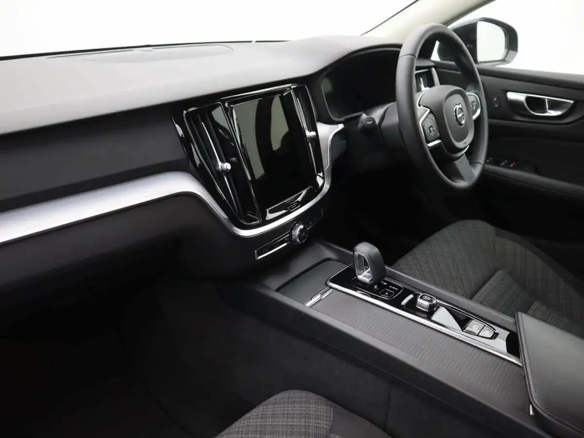 2023-volvo-v60-20-b3-core-big-9