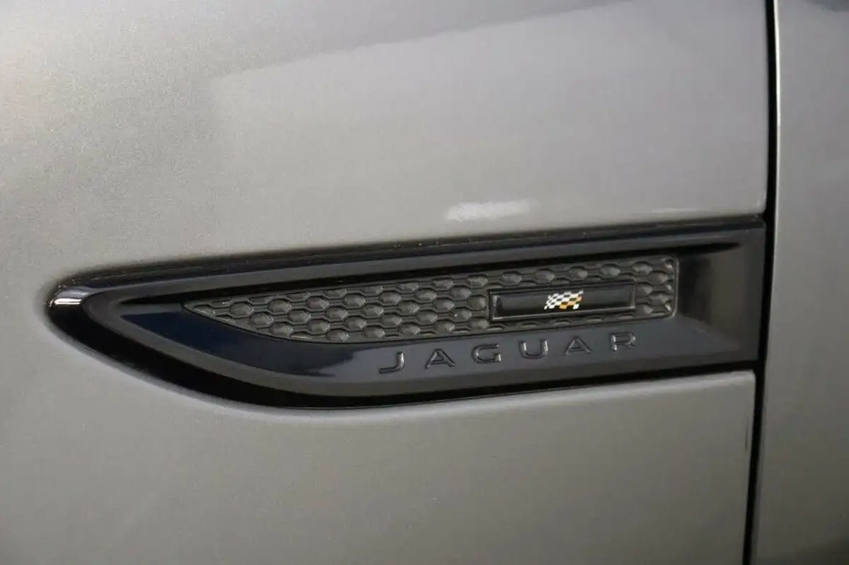 2020-jaguar-e-pace-20-i4d-chequered-flag-150ps-big-15