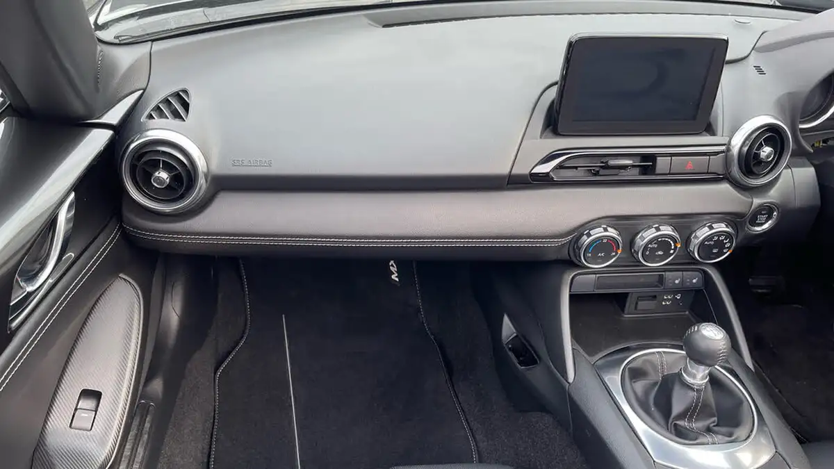 2022-mazda-mx-5-20-sport-tech-convertible-big-11