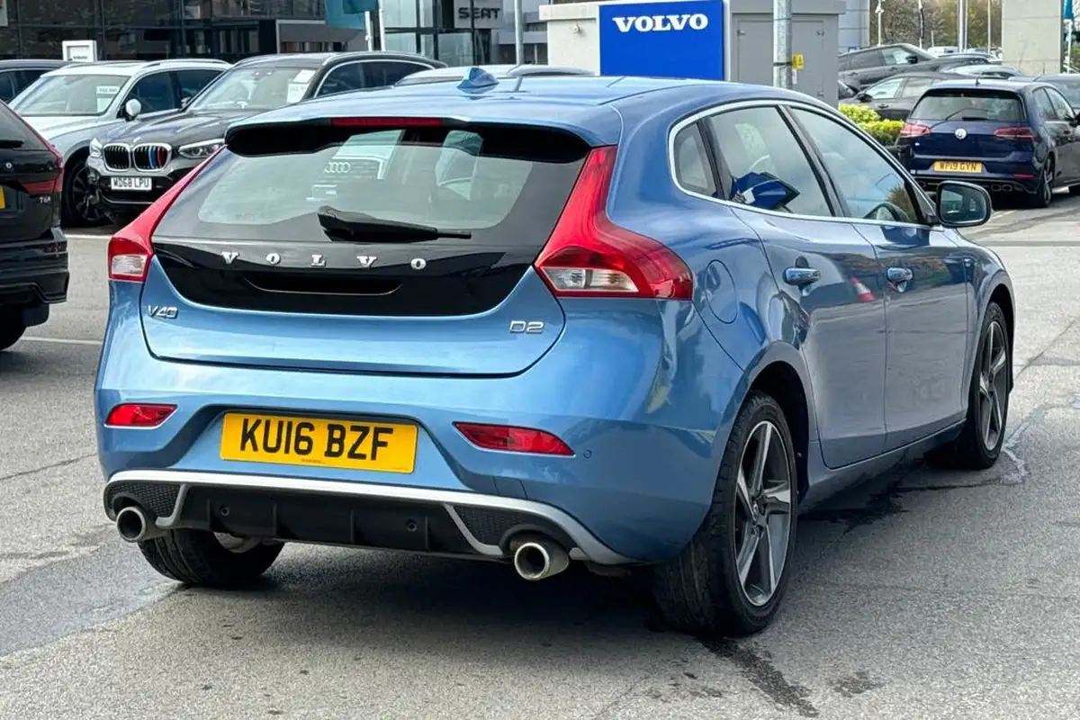 2016-volvo-v40-20td-d2-r-design-lux-nav-big-39