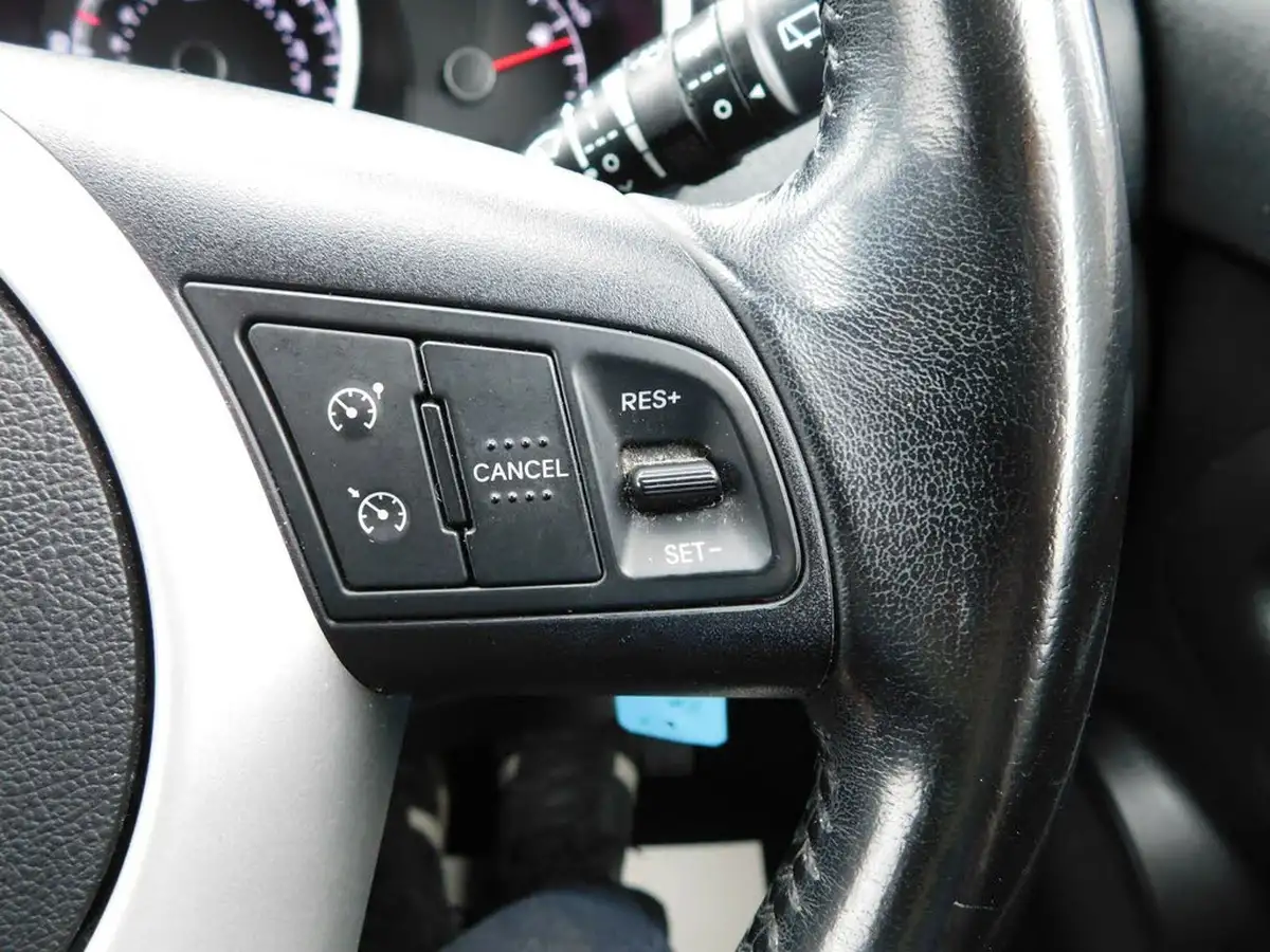 2014-kia-venga-16-3-sat-nav-isg-big-28