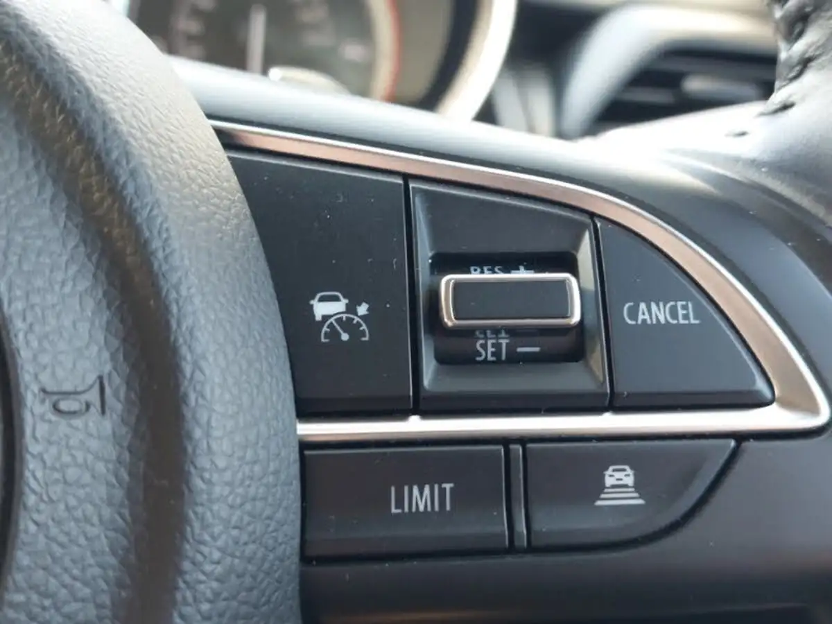2022-suzuki-swift-12-dualjet-sz5-cvt-big-13