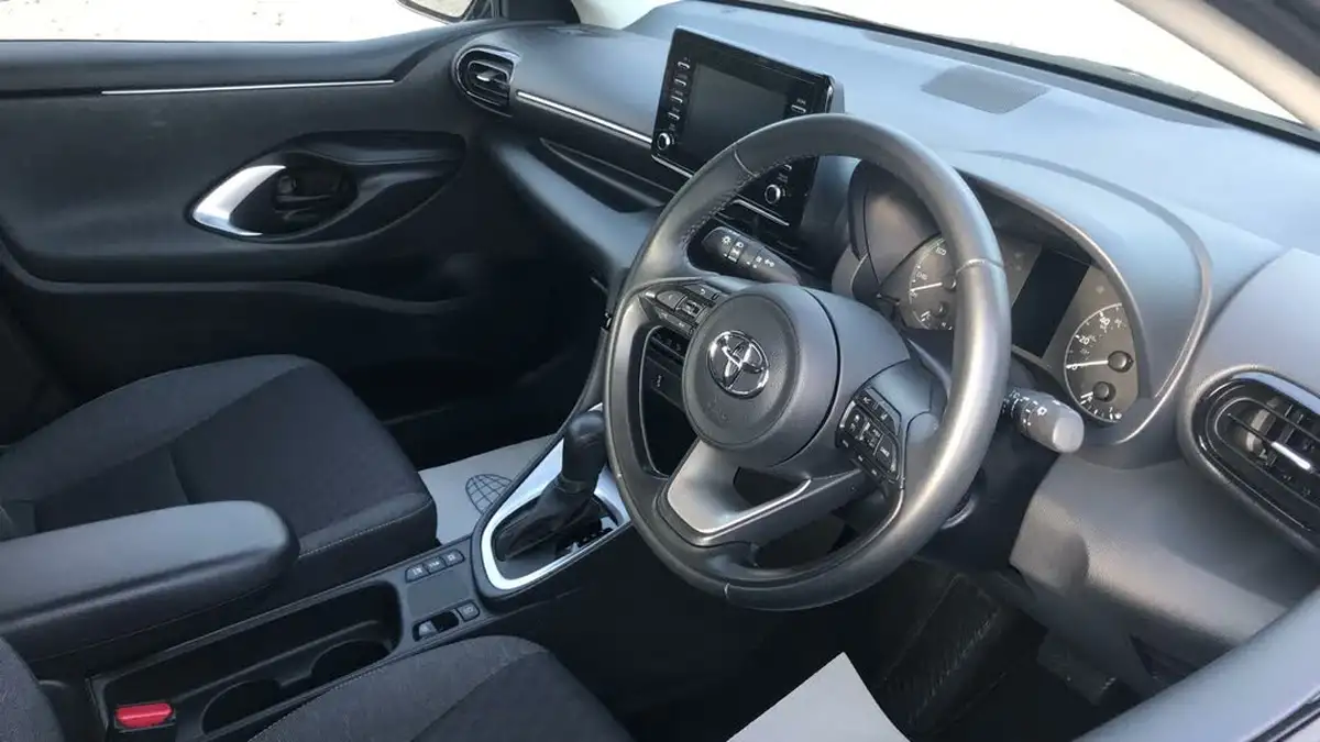 2022-toyota-yaris-15-vvt-i-icon-big-10