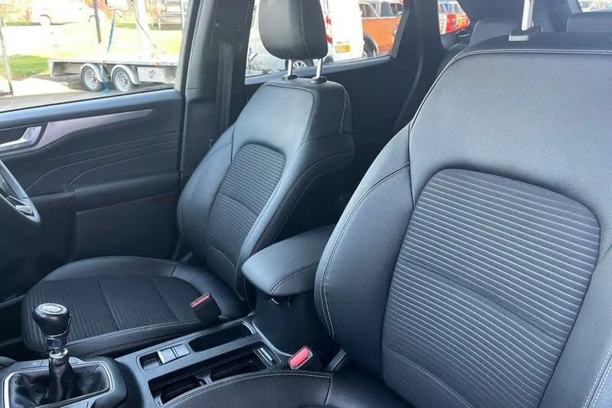 2022-ford-kuga-big-18