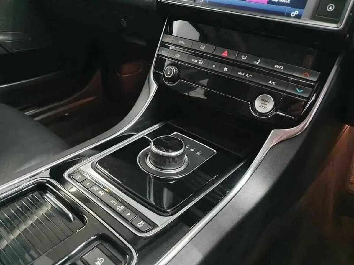 2018-jaguar-xe-20i-prestige-200ps-1999cc-big-17