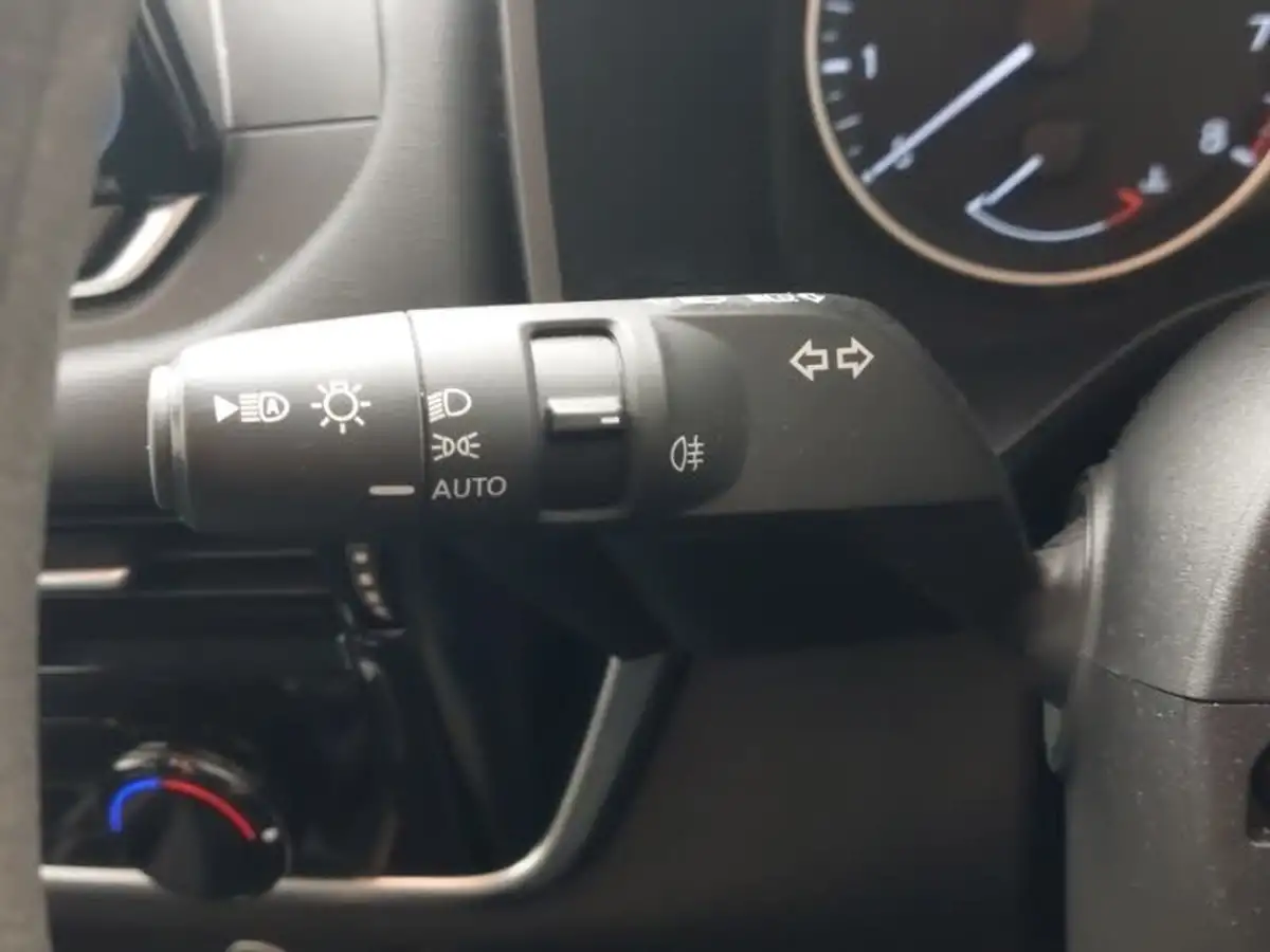 2021-nissan-qashqai-13-dig-t-visia-big-12