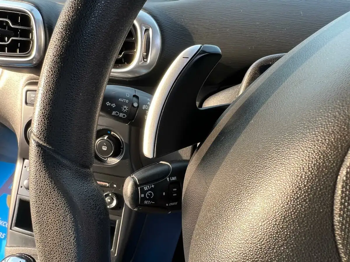 2013-citroen-c3-picasso-16-vtr-big-23