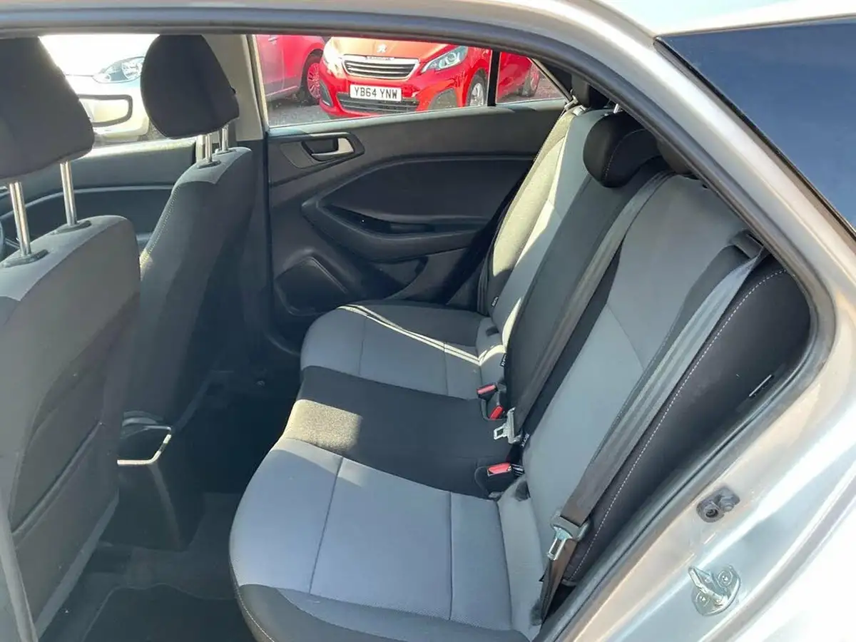 2018-hyundai-i20-12-se-hatchback-5d-big-8
