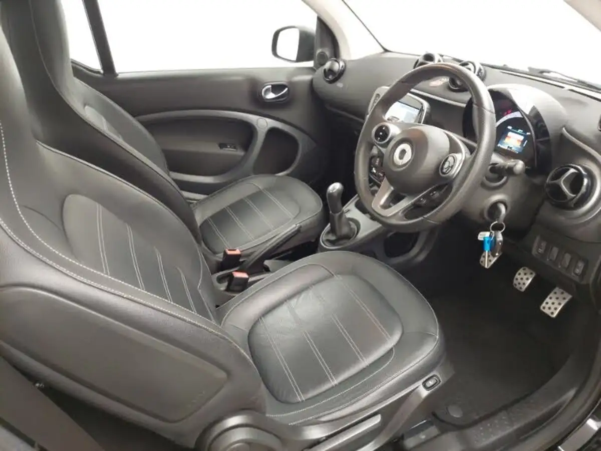 2016-smart-fortwo-10-edition-black-big-13