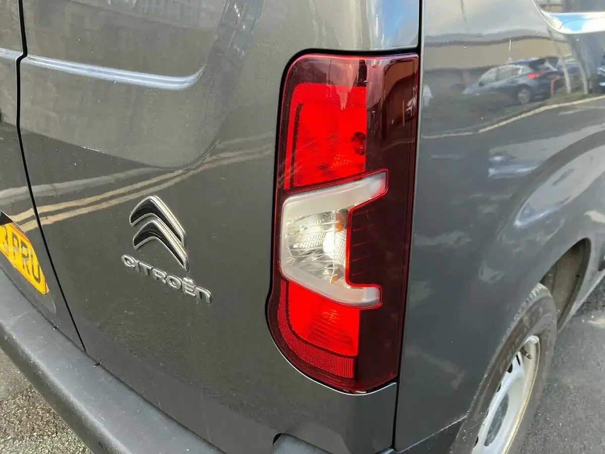 2024-citroen-berlingo-big-19