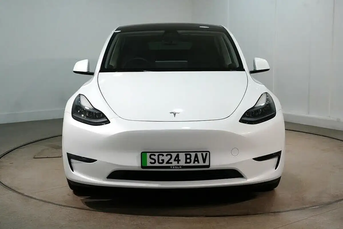 2024-tesla-model-y-e-performance-big-2