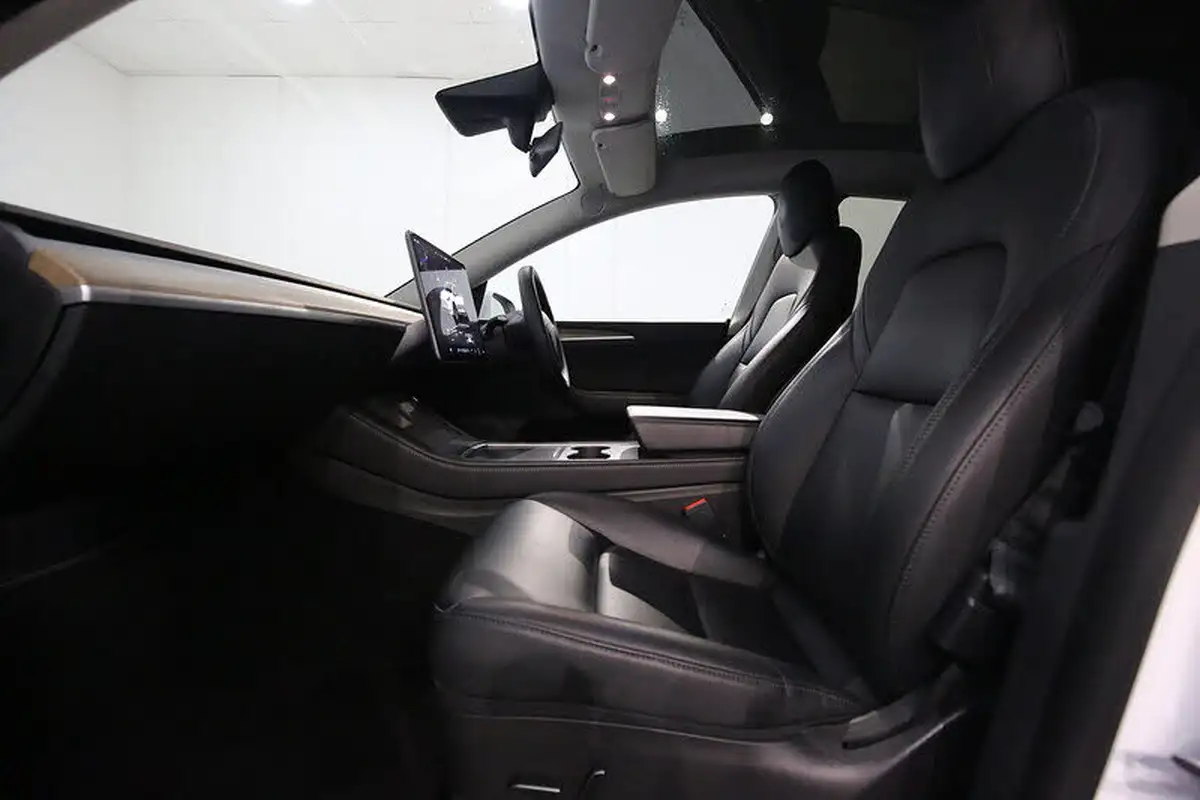 2024-tesla-model-y-e-performance-big-21