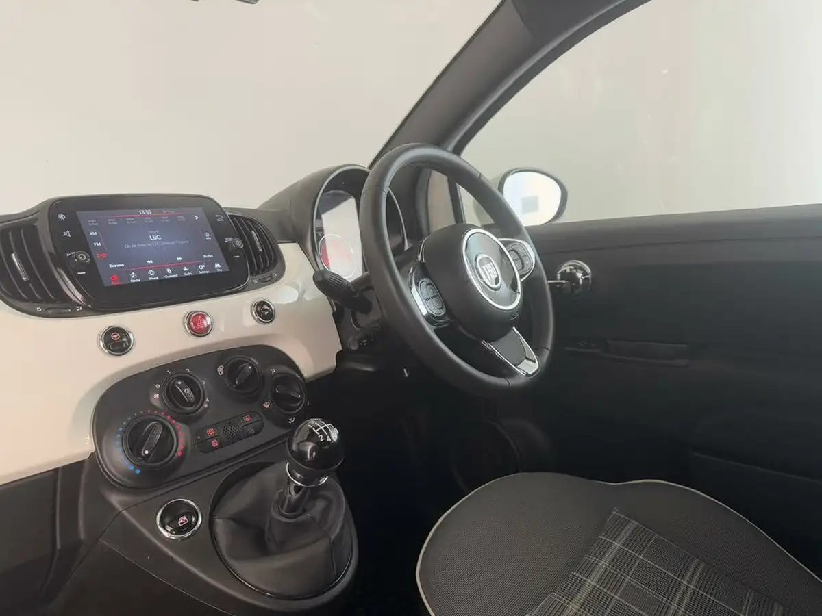 2021-fiat-500-10-lounge-big-11