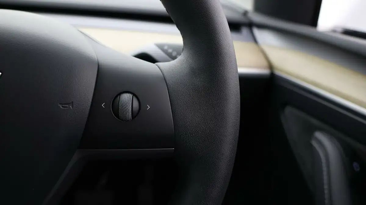 2022-tesla-model-y-e-long-range-big-21