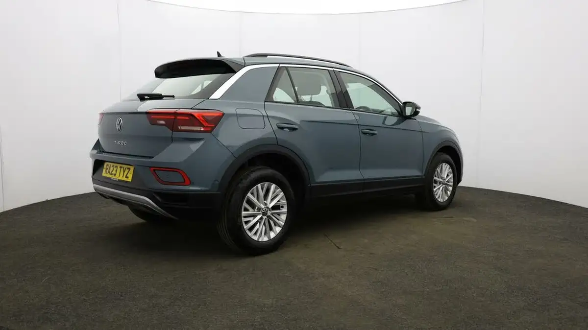 2023-volkswagen-t-roc-10-tsi-life-big-49