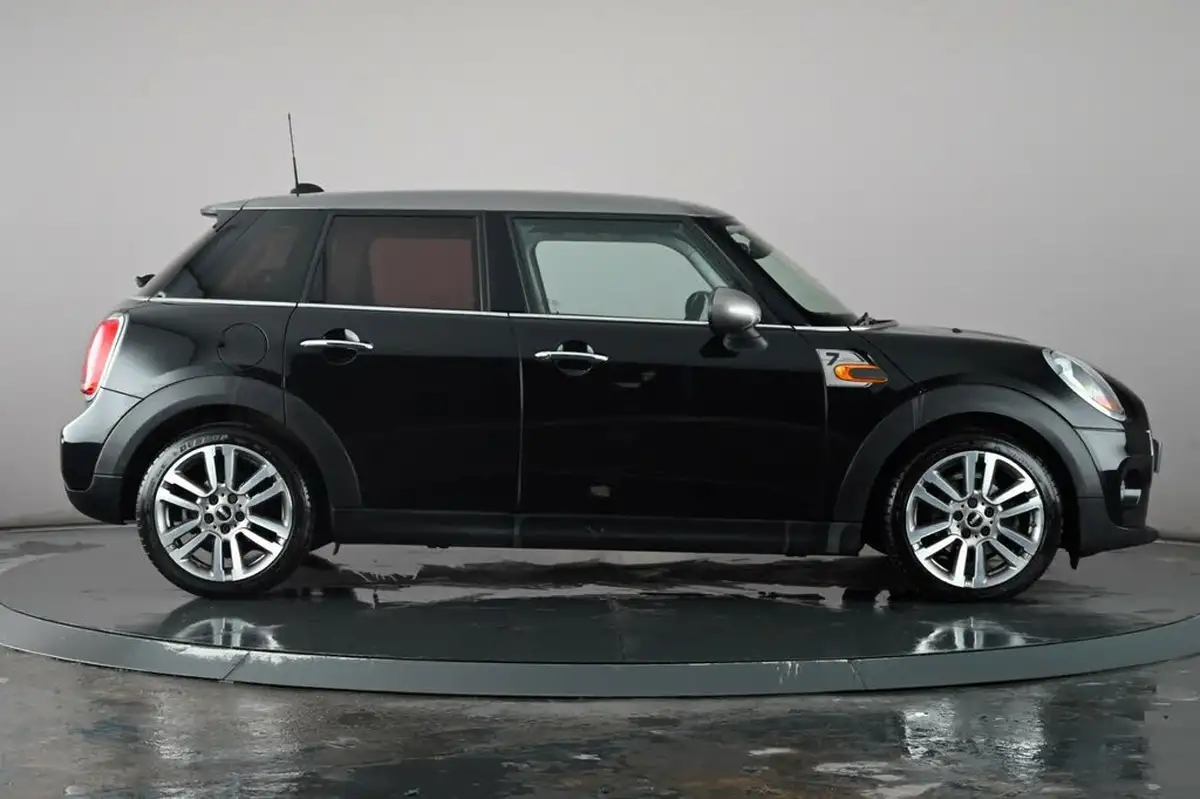 2018-mini-cooper-15-cooper-seven-5d-auto-big-2
