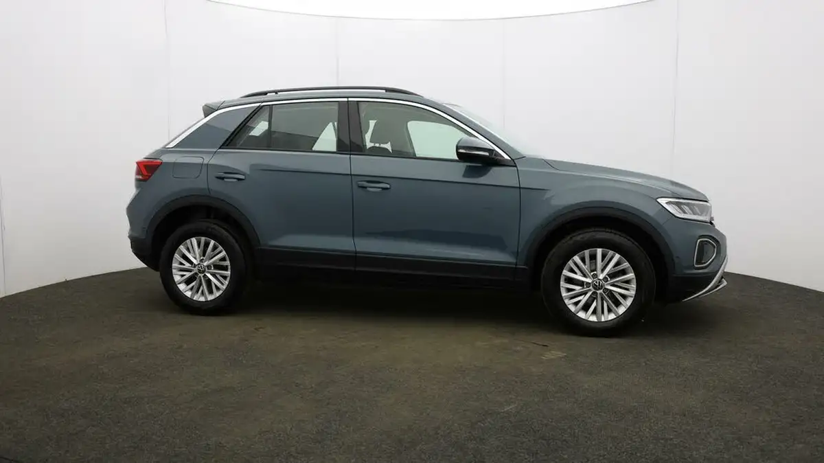 2023-volkswagen-t-roc-10-tsi-life-big-7