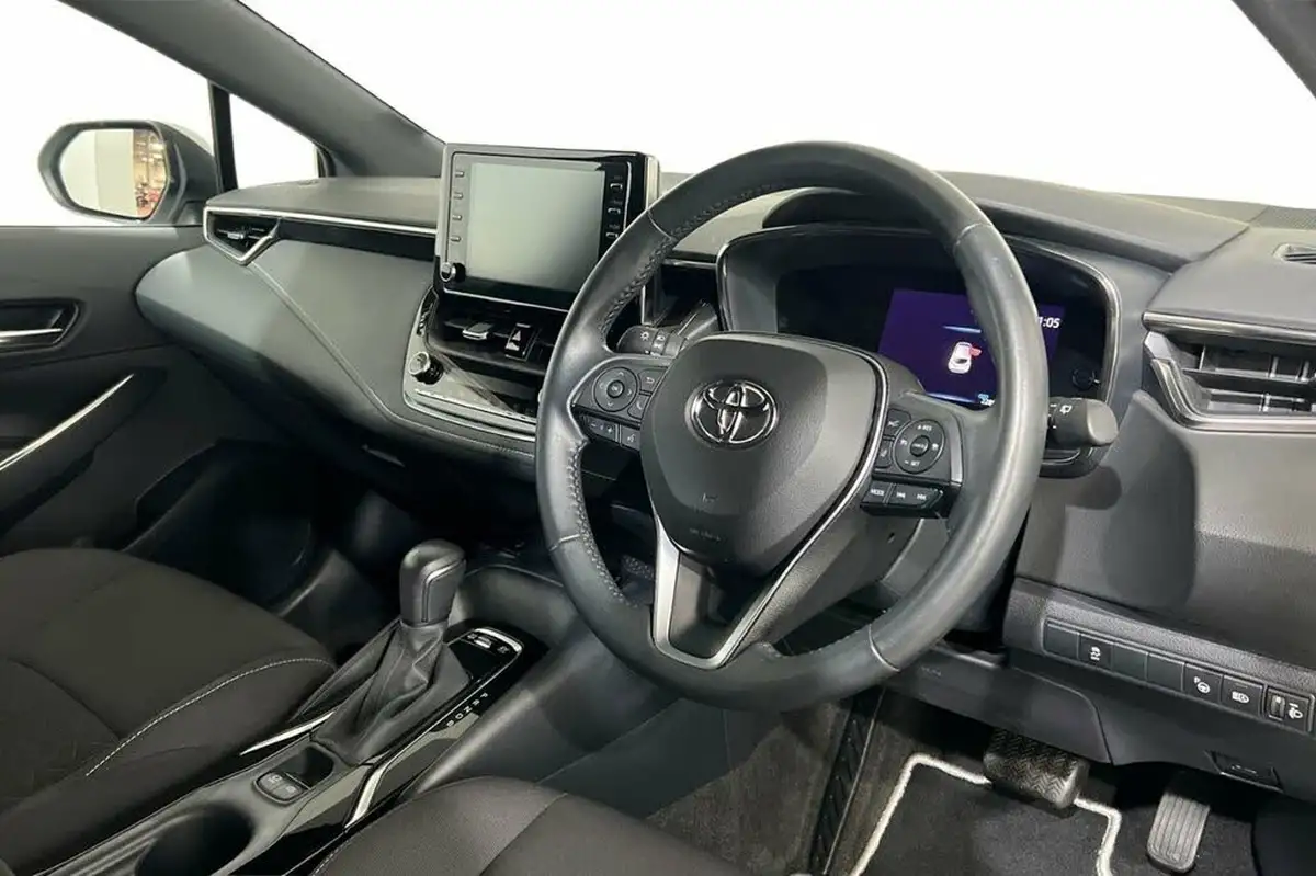 2022-toyota-corolla-18-vvt-i-icon-tech-trk-hatchback-5d-big-6