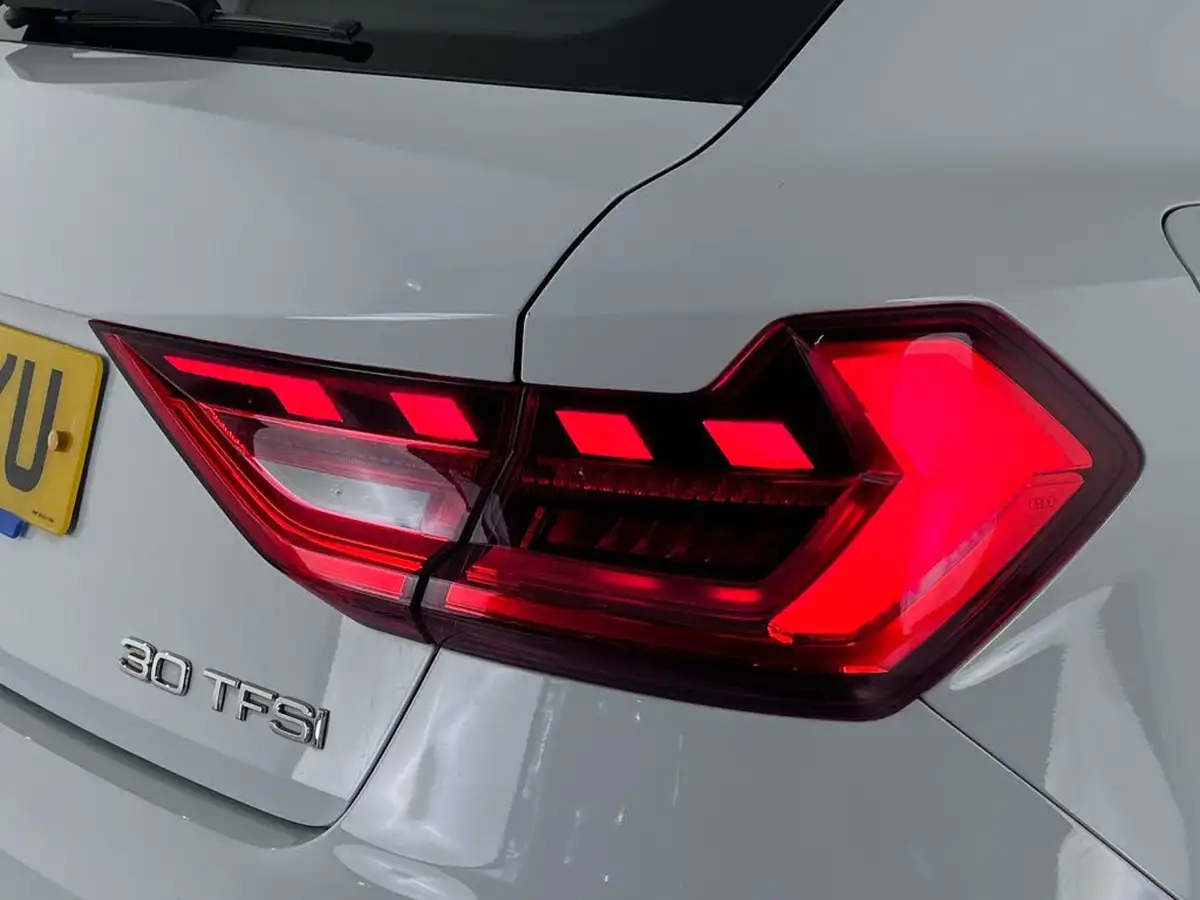 2022-audi-a1-10-30-tfsi-s-line-tronic-big-7