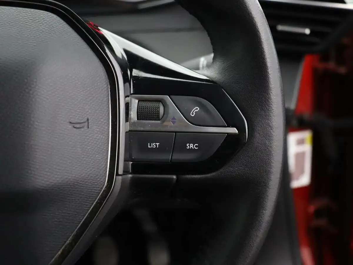2021-peugeot-2008-suv-12-puretech-allure-100bhp-big-24